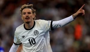 TA：拜仁今夏还会签前场，仍有意西蒙斯但预计很难签下沃尔特马德