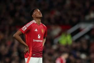 邮报：随着霍伊伦加速离队，曼联暂时没有将奥比-马丁外租的计划