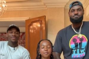 不如跳舞！詹姆斯参加游戏主播直播 镜头前与女儿一起跳舞