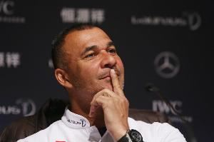 古利特:佩德里拉拽维尼修斯应判直红,这是故意破坏比赛的行为