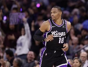 阿泰:威少值得尊重 值得体面收尾 把他印在NBA的Logo上都不为过