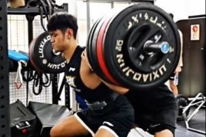 年轻力壮！恭喜王浩然加入深蹲180KG俱乐部！